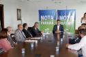 O governador Beto Richa entregou nesta terça-feira (20) os três maiores prêmios do 27º sorteio do Programa Nota Paraná. Dessa vez os bilhetes sorteados premiaram três mulheres: uma secretária de Engenheiro Beltrão, uma professora da rede pública estadual de Itaperuçu e uma médica de Curitiba. Elas receberam os prêmios de R$ 50 mil, R$ 30 mil e R$ 20 mil, respectivamente. O evento foi realizado no Palácio Iguaçu, em Curitiba.