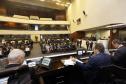 Os investimentos feitos pelo Governo do Paraná no primeiro quadrimestre de 2018 tiveram crescimento de 60% na comparação com igual período de 2017. Eles passaram de R$ 572 milhões de janeiro a abril do ano passado para R$ 916 milhões nos mesmos meses do atual exercício. Contando as obras realizadas pelas estatais paranaenses, os investimentos saltaram para R$ 1,95 bilhão no período, o que representa aumento de 38%.