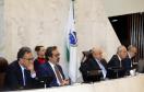 Os investimentos feitos pelo Governo do Paraná no primeiro quadrimestre de 2018 tiveram crescimento de 60% na comparação com igual período de 2017. Eles passaram de R$ 572 milhões de janeiro a abril do ano passado para R$ 916 milhões nos mesmos meses do atual exercício. Contando as obras realizadas pelas estatais paranaenses, os investimentos saltaram para R$ 1,95 bilhão no período, o que representa aumento de 38%.