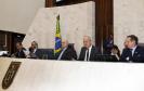 Os investimentos feitos pelo Governo do Paraná no primeiro quadrimestre de 2018 tiveram crescimento de 60% na comparação com igual período de 2017. Eles passaram de R$ 572 milhões de janeiro a abril do ano passado para R$ 916 milhões nos mesmos meses do atual exercício. Contando as obras realizadas pelas estatais paranaenses, os investimentos saltaram para R$ 1,95 bilhão no período, o que representa aumento de 38%.