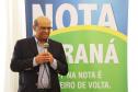 O secretário da Fazenda, Renê Garcia Júnior, entrega  os três principais prêmios do sorteio de janeiro do programa Nota Paraná. Os contemplados receberam R$ 50 mil, R$ 30 mil e R$ 20 mil.  -  Curitiba, 21/01/2018  -  Foto: José Fernando Ogura/ANPr