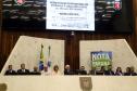Ganhadores receberam os cheques durante sessão solene promovida pelos deputados paranaenses em reconhecimento ao programa de cidadania fiscal do Estado