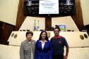 Ganhadores receberam os cheques durante sessão solene promovida pelos deputados paranaenses em reconhecimento ao programa de cidadania fiscal do Estado