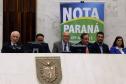 Ganhadores receberam os cheques durante sessão solene promovida pelos deputados paranaenses em reconhecimento ao programa de cidadania fiscal do Estado