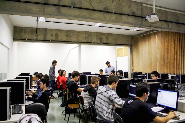 uel-laboratorioinformatica01.jpg