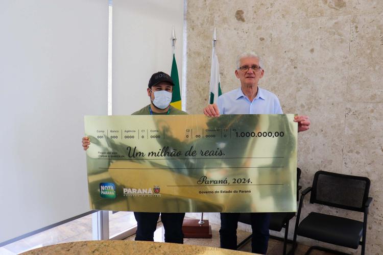 entrega_cheque-2.jpg