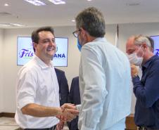 O grupo Unium, marca institucional das cooperativas Frísia, Castrolanda e Capal, confirmou o investimento de R$ 460 milhões na construção de uma nova planta em Ponta Grossa, nos Campos Gerais O anúncio da expansão foi feito nesta segunda-feira (20), no Palácio Iguaçu, pelo governador Carlos Massa Ratinho Junior e pelos presidentes das cooperativas, Renato Greidanus (Frísia), Erik Bosch (Capal) e Willem Bouwman (Castrolanda) - Curitiba, 20/12/2021 Foto: Gilson Abreu/AEN O anúncio da expansão foi feito nesta 