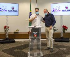 O grupo Unium, marca institucional das cooperativas Frísia, Castrolanda e Capal, confirmou o investimento de R$ 460 milhões na construção de uma nova planta em Ponta Grossa, nos Campos Gerais O anúncio da expansão foi feito nesta segunda-feira (20), no Palácio Iguaçu, pelo governador Carlos Massa Ratinho Junior e pelos presidentes das cooperativas, Renato Greidanus (Frísia), Erik Bosch (Capal) e Willem Bouwman (Castrolanda) - Curitiba, 20/12/2021 Foto: Gilson Abreu/AEN O anúncio da expansão foi feito nesta 