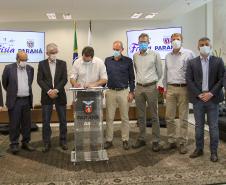 O grupo Unium, marca institucional das cooperativas Frísia, Castrolanda e Capal, confirmou o investimento de R$ 460 milhões na construção de uma nova planta em Ponta Grossa, nos Campos Gerais O anúncio da expansão foi feito nesta segunda-feira (20), no Palácio Iguaçu, pelo governador Carlos Massa Ratinho Junior e pelos presidentes das cooperativas, Renato Greidanus (Frísia), Erik Bosch (Capal) e Willem Bouwman (Castrolanda) - Curitiba, 20/12/2021 Foto: Gilson Abreu/AEN O anúncio da expansão foi feito nesta 