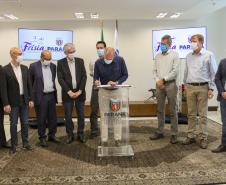 O grupo Unium, marca institucional das cooperativas Frísia, Castrolanda e Capal, confirmou o investimento de R$ 460 milhões na construção de uma nova planta em Ponta Grossa, nos Campos Gerais O anúncio da expansão foi feito nesta segunda-feira (20), no Palácio Iguaçu, pelo governador Carlos Massa Ratinho Junior e pelos presidentes das cooperativas, Renato Greidanus (Frísia), Erik Bosch (Capal) e Willem Bouwman (Castrolanda) - Curitiba, 20/12/2021 Foto: Gilson Abreu/AEN O anúncio da expansão foi feito nesta 