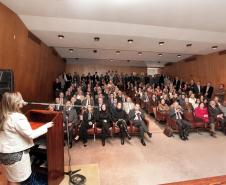 A secretária Jozélia Nogueira iniciou os trabalhos já na manhã dessa terça-feira (8). Antes, porém, acompanhada do diretor geral da pasta, Vitor Puppi, participou de solenidade de transmissão de cargo no Auditório da Secretaria da Fazenda. Ela substitui o deputado federal Luiz Carlos Hauly, que retorna à Câmara Federal.  