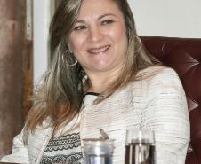 A secretária Jozélia Nogueira iniciou os trabalhos já na manhã dessa terça-feira (8). Antes, porém, acompanhada do diretor geral da pasta, Vitor Puppi, participou de solenidade de transmissão de cargo no Auditório da Secretaria da Fazenda. Ela substitui o deputado federal Luiz Carlos Hauly, que retorna à Câmara Federal.  