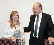 A secretária Jozélia Nogueira iniciou os trabalhos já na manhã dessa terça-feira (8). Antes, porém, acompanhada do diretor geral da pasta, Vitor Puppi, participou de solenidade de transmissão de cargo no Auditório da Secretaria da Fazenda. Ela substitui o deputado federal Luiz Carlos Hauly, que retorna à Câmara Federal.  