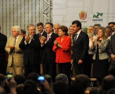 O governador Beto Richa anunciou nesta terça-feira (29/10), durante o evento com a presidente Dilma Rousseff, em Curitiba, a liberação pelo governo federal de financiamentos nacionais e internacionais para o Paraná que somam R$ 3,9 bilhões. 