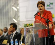 O governador Beto Richa anunciou nesta terça-feira (29/10), durante o evento com a presidente Dilma Rousseff, em Curitiba, a liberação pelo governo federal de financiamentos nacionais e internacionais para o Paraná que somam R$ 3,9 bilhões. 