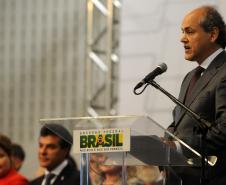 O governador Beto Richa anunciou nesta terça-feira (29/10), durante o evento com a presidente Dilma Rousseff, em Curitiba, a liberação pelo governo federal de financiamentos nacionais e internacionais para o Paraná que somam R$ 3,9 bilhões. 