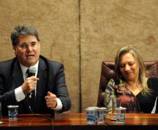 “Trabalho, trabalho e trabalho.” Assim o novo secretário da Fazenda, Luiz Eduardo Sebastiani, definiu como será sua gestão à frente da pasta. Ele destacou que para isso conta com um grupo de elite do funcionalismo público, ao se referir aos auditores fiscais e demais funcionários da secretaria e da Receita Estadual. 
