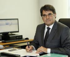 O Governo do Estado vai pagar os débitos pendentes com fornecedores, mediante o depósito em contas bancárias das empresas, até o final desta semana. A medida atingirá aproximadamente 6,8 mil pequenas e microempresas. Este número representa 85% do total de fornecedores com débitos pendentes com o Estado