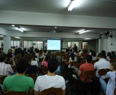 O Inspetor Regional de Tributação da 8ª Delegacia Regional da Receita de Londrina, Dalton Lazaro Soares, ministrou palestra para cerca de 230 alunos do 4º ano do Curso de Direito da Universidade Estadual de Londrina (UEL) na “Semana de Integração”, em fevereiro. A promoção foi do Escritório de Aplicação de Assuntos Jurídicos (EAAJ) e da Coordenação de Estágio do Curso de Direito com o objetivo de capacitar alunos sobre o Sistema ITCMD WEB.