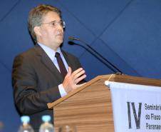 “O trabalho dos auditores fiscais é base fundamental para o funcionamento da estrutura do Estado”, disse o secretário da Fazenda, Luiz Eduardo Sebastiani, na abertura do IV Seminário do Fisco Paranaense. Cerca de 200 auditores fiscais do Paraná participam do evento, que foi iniciado na noite de terça-feira (22) e se encerra nesta quinta (24). 