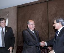 O auditor fiscal Clovis Rogge assumiu a Diretoria Geral da Secretaria de Estado da Fazenda, em solenidade  realizada na Anfiteatro da SEFA, no início da tarde desta quarta-feira (1º). Após agradecer ao secretário da Fazenda, Luiz Carlos Hauly, a manifestação de confiança ao indicá-lo para o cargo, ele falou da responsabilidade que estava assumindo e disse que “temos a obrigação de fazer o melhor, pois é o que a sociedade espera dos gestores públicos”. 