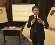 O secretário da Fazenda, Luiz Eduardo Sebastiani, afirmou nesta quarta-feira (28), durante audiência pública na Assembleia Legislativa, que o Governo do Paraná aplicou R$ 717 milhões na área de saúde nos primeiros quatro meses de 2014. O volume é 54,8% superior ao valor aplicado na área no mesmo período do ano passado e representa 9,61% da receita líquida de impostos (RLI).