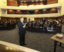 O secretário da Fazenda, Luiz Eduardo Sebastiani, afirmou nesta quarta-feira (28), durante audiência pública na Assembleia Legislativa, que o Governo do Paraná aplicou R$ 717 milhões na área de saúde nos primeiros quatro meses de 2014. O volume é 54,8% superior ao valor aplicado na área no mesmo período do ano passado e representa 9,61% da receita líquida de impostos (RLI).