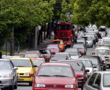 Um alerta aos contribuintes paranaenses que optaram pelo parcelamento do Imposto sobre Propriedade de Veículo Automotor (IPVA) 2014: o prazo para quitar a quinta e última parcela vence neste mês. A data de pagamento varia de acordo com o número final da placa.