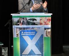 O secretário de Estado da Fazenda, Luiz Carlos Hauly, abriu na manhã desta terça-feira (28) no anfiteatro da Unipar,  em Umuarama, no Noroeste do Paraná, o  X Seminário Paranaense de Educação Fiscal, que objetiva sensibilizar os participantes sobre a importância socioeconômica do tributo e da aplicação correta dos recursos públicos. Neste ano, 700 professores do ensino fundamental, médio e superior participam do curso. 