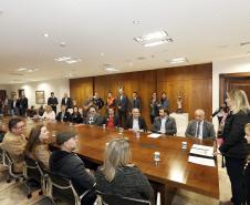 No mês de maio, três mães foram as ganhadoras dos maiores prêmios do 30 sorteio do Programa Nota Paraná. Elas são de Colombo, Maringá e Piraí do Sul e foram premiadas com os valores de R$ 200 mil, R$ 120 mil e R$ 80 mil. Os prêmios foram entregues pela governadora Cida Borghetti nesta quarta, no Palácio Iguacu.  