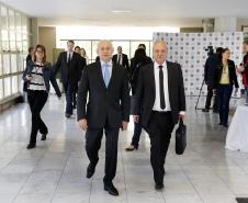 Os investimentos feitos pelo Governo do Paraná no primeiro quadrimestre de 2018 tiveram crescimento de 60% na comparação com igual período de 2017. Eles passaram de R$ 572 milhões de janeiro a abril do ano passado para R$ 916 milhões nos mesmos meses do atual exercício. Contando as obras realizadas pelas estatais paranaenses, os investimentos saltaram para R$ 1,95 bilhão no período, o que representa aumento de 38%.