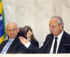 Os investimentos feitos pelo Governo do Paraná no primeiro quadrimestre de 2018 tiveram crescimento de 60% na comparação com igual período de 2017. Eles passaram de R$ 572 milhões de janeiro a abril do ano passado para R$ 916 milhões nos mesmos meses do atual exercício. Contando as obras realizadas pelas estatais paranaenses, os investimentos saltaram para R$ 1,95 bilhão no período, o que representa aumento de 38%.