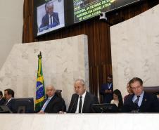 Os investimentos feitos pelo Governo do Paraná no primeiro quadrimestre de 2018 tiveram crescimento de 60% na comparação com igual período de 2017. Eles passaram de R$ 572 milhões de janeiro a abril do ano passado para R$ 916 milhões nos mesmos meses do atual exercício. Contando as obras realizadas pelas estatais paranaenses, os investimentos saltaram para R$ 1,95 bilhão no período, o que representa aumento de 38%.