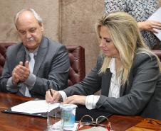 Governadora Cida Borghetti assina a promoção de 41 auditores da Receita Estadual.