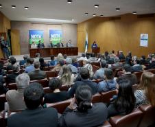 Os ganhadores dos prêmios de R$ 200 mil, R$ 120 mil e R$ 80 mil recebem os cheques na 33ª premiação do programa Nota Paraná, que neste mês de agosto completa três anos de criação. Por ser o sorteio especial dos pais, o valor das premiações foi multiplicado por quatro. Curitiba,16/08/2018 Foto:Jaelson Lucas / ANPr