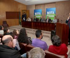 Os ganhadores dos prêmios de R$ 200 mil, R$ 120 mil e R$ 80 mil recebem os cheques na 33ª premiação do programa Nota Paraná, que neste mês de agosto completa três anos de criação. Por ser o sorteio especial dos pais, o valor das premiações foi multiplicado por quatro. Curitiba,16/08/2018 Foto:Jaelson Lucas / ANPr
