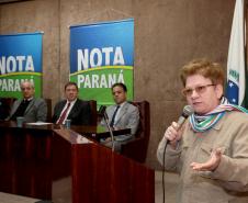 Os ganhadores dos prêmios de R$ 200 mil, R$ 120 mil e R$ 80 mil recebem os cheques na 33ª premiação do programa Nota Paraná, que neste mês de agosto completa três anos de criação. Por ser o sorteio especial dos pais, o valor das premiações foi multiplicado por quatro. Curitiba,16/08/2018 Foto:Jaelson Lucas / ANPr