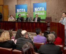 Os ganhadores dos prêmios de R$ 200 mil, R$ 120 mil e R$ 80 mil recebem os cheques na 33ª premiação do programa Nota Paraná, que neste mês de agosto completa três anos de criação. Por ser o sorteio especial dos pais, o valor das premiações foi multiplicado por quatro. Curitiba,16/08/2018 Foto:Jaelson Lucas / ANPr