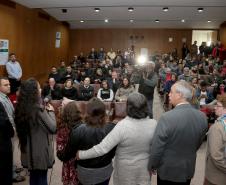 Os ganhadores dos prêmios de R$ 200 mil, R$ 120 mil e R$ 80 mil recebem os cheques na 33ª premiação do programa Nota Paraná, que neste mês de agosto completa três anos de criação. Por ser o sorteio especial dos pais, o valor das premiações foi multiplicado por quatro. Curitiba,16/08/2018 Foto:Jaelson Lucas / ANPr
