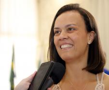 O secretário da Fazenda, Renê Garcia Júnior, entrega  os três principais prêmios do sorteio de janeiro do programa Nota Paraná. Os contemplados receberam R$ 50 mil, R$ 30 mil e R$ 20 mil.  -  Curitiba, 21/01/2018  -  Foto: José Fernando Ogura/ANPr