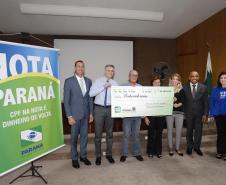 A coordenadora do Nota Paraná, Marta Gambini, entregou nesta quinta-feira (21) os três principais prêmios do 39.º sorteio de fevereiro.Curitiba, 21-02-19.Foto: Arnaldo Alves / ANPr.