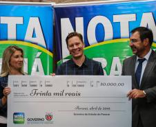 O Governo do Estado entrega os três principais prêmios do sorteio de Abril do programa Nota Paraná, de R$ 20 mil, R$ 30 mil e R$ 50 mil. A solenidade de premiação acontece na Secretaria de Estado da Fazenda, em Curitiba nesta quarta-feira (17).   Curitiba, 17/04/2019 -  Foto: Geraldo Bubniak/ANPr