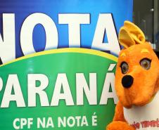 Ganhadores receberam os cheques durante sessão solene promovida pelos deputados paranaenses em reconhecimento ao programa de cidadania fiscal do Estado