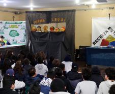 Educação fiscal em escolas ensina crianças sobre valor do imposto