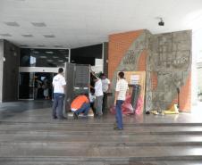 O segundo rack de Appliance Data Warehouse (DW), que ampliará a capacidade de armazenamento e de processamento do ambiente de DW da Secretaria de Estado da Fazenda (SEFA), será ativado na próxima semana. O equipamento, instalado no Datacenter da secretaria, custou R$ 1,9 milhão e foi adquirido, por meio de aditivo ao contrato 005/2012-CRE, da Maxtera, mesma empresa que forneceu o “supercomputador”, aplliance de DW Teradata 2690, entregue no final de abril de 2012, que custou R$ 9,6 milhões. 