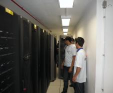 O segundo rack de Appliance Data Warehouse (DW), que ampliará a capacidade de armazenamento e de processamento do ambiente de DW da Secretaria de Estado da Fazenda (SEFA), será ativado na próxima semana. O equipamento, instalado no Datacenter da secretaria, custou R$ 1,9 milhão e foi adquirido, por meio de aditivo ao contrato 005/2012-CRE, da Maxtera, mesma empresa que forneceu o “supercomputador”, aplliance de DW Teradata 2690, entregue no final de abril de 2012, que custou R$ 9,6 milhões. 