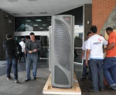 O segundo rack de Appliance Data Warehouse (DW), que ampliará a capacidade de armazenamento e de processamento do ambiente de DW da Secretaria de Estado da Fazenda (SEFA), será ativado na próxima semana. O equipamento, instalado no Datacenter da secretaria, custou R$ 1,9 milhão e foi adquirido, por meio de aditivo ao contrato 005/2012-CRE, da Maxtera, mesma empresa que forneceu o “supercomputador”, aplliance de DW Teradata 2690, entregue no final de abril de 2012, que custou R$ 9,6 milhões. 