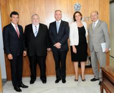 Governador Beto Richa, participa de encontro com o ministro do STJ, Félix Fischer, acompanhado da secretária da Justiça, Maria Tereza Uille Gomes, o procurador Geral do Estado, Julio Zen e do secretário da Fazenda, Luiz Carlos Hauly. (Brasília, 31/01/2013)