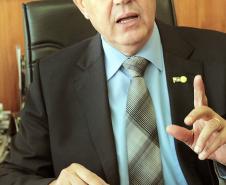 O Governo do Estado repassou aos municípios paranaenses R$ 2,1 bilhões entre janeiro e abril deste ano, como resultado da soma dos valores do ICMS e IPVA. O aumento de 10,31% sobre a transferência de R$ 1,9 bilhão em igual período de 2012 reflete a evolução da arrecadação devido à eficiente ação do Fisco estadual, segundo o secretário de Estado da Fazenda, Luiz Carlos Hauly. 