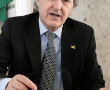 O Conselho Nacional de Política Fazendária (CONFAZ), em reunião realizada nesta quarta-feira (22), em Brasília, aprovou, por unanimidade, proposta da Secretaria de Estado da Fazenda do Paraná (SEFA) que adia a entrada em vigor da exigência da Ficha de Conteúdo de Importação (FCI) para o próximo dia 1º de agosto  e preserva o sigilo comercial entre as empresas. 